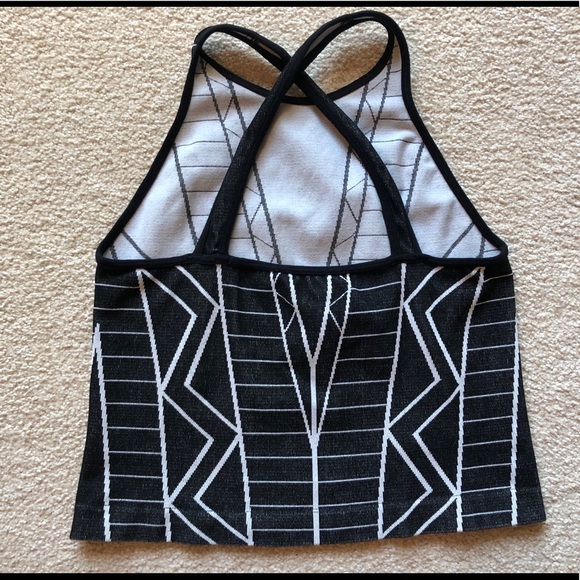 Womens BCBGeneration Black White Pattern Crop Knit Tank Top BCBG Sleeveless M/L - Picture 6 of 12